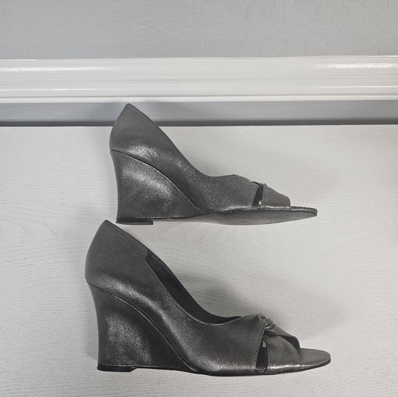 Nine West  Women Metallic, Gray Wedge Platform,  Open Toe Leather Upper Sz 8.5 - Picture 7 of 7